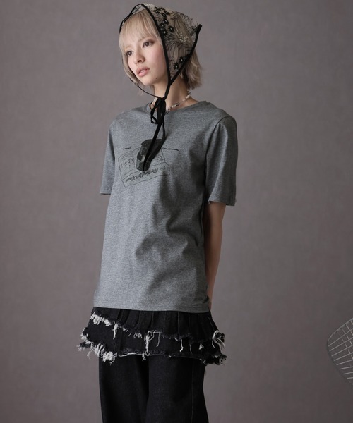 Girly Doll(ガーリードール)の「フロントプリントイラストTシャツ(Tシャツ/カットソー・レディース・ダークグレー/ライトグレー・F)」の10枚目の写真