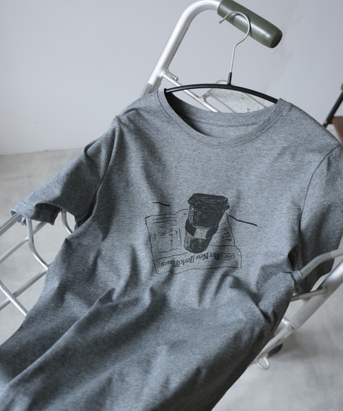 Girly Doll(ガーリードール)の「フロントプリントイラストTシャツ(Tシャツ/カットソー・レディース・ダークグレー/ライトグレー・F)」の11枚目の写真