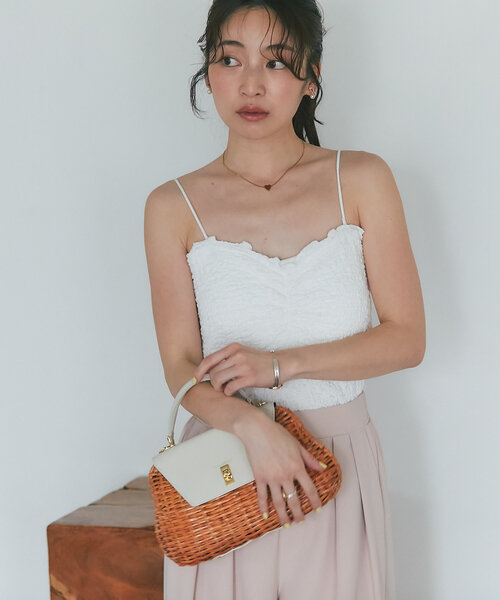 La boutique BonBon（ラブティックボンボン）の「【主役級キャミ】カップ付きシャーリングキャミ（キャミソール・レディース・ブラック/レッド/オフホワイト/サックスブルー・FREE/PS）」の13枚目の写真