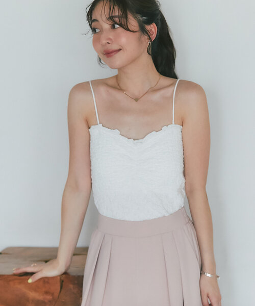 La boutique BonBon（ラブティックボンボン）の「【主役級キャミ】カップ付きシャーリングキャミ（キャミソール・レディース・ブラック/レッド/オフホワイト/サックスブルー・FREE/PS）」の12枚目の写真