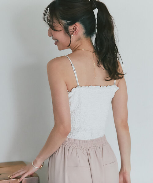 La boutique BonBon（ラブティックボンボン）の「【主役級キャミ】カップ付きシャーリングキャミ（キャミソール・レディース・ブラック/レッド/オフホワイト/サックスブルー・FREE/PS）」の11枚目の写真