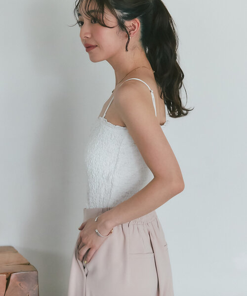 La boutique BonBon（ラブティックボンボン）の「【主役級キャミ】カップ付きシャーリングキャミ（キャミソール・レディース・ブラック/レッド/オフホワイト/サックスブルー・FREE/PS）」の10枚目の写真