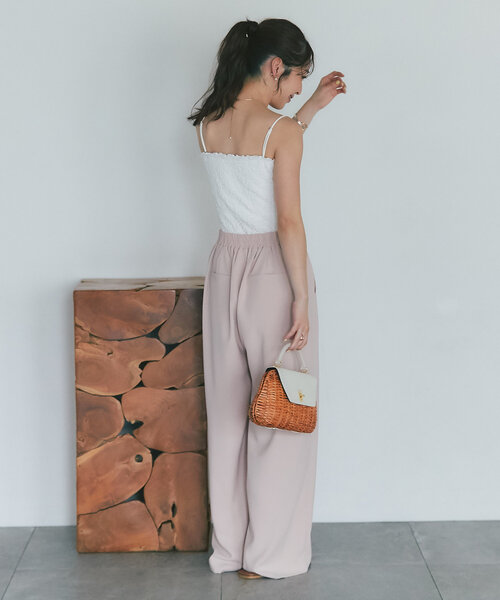 La boutique BonBon（ラブティックボンボン）の「【主役級キャミ】カップ付きシャーリングキャミ（キャミソール・レディース・ブラック/レッド/オフホワイト/サックスブルー・FREE/PS）」の7枚目の写真