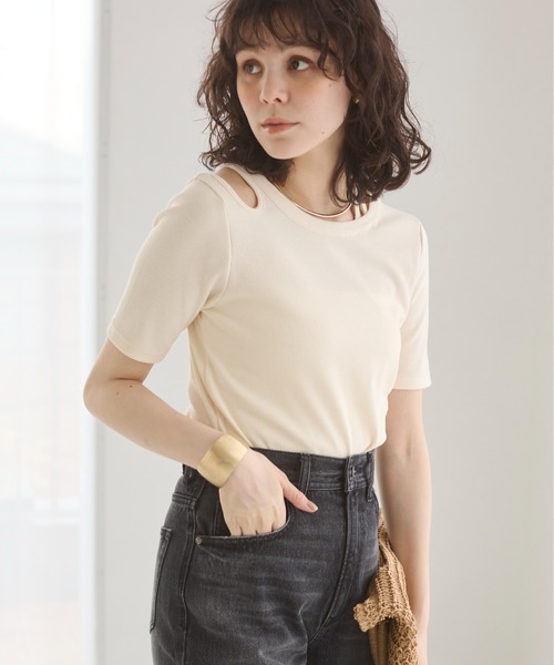 ANGIE(アンジー)の「アシンメトリー カットアウト トップス / 夏服(Tシャツ/カットソー・レディース・アイボリー/ブラック/カーキ/ブラウン・FREE)」の18枚目の写真
