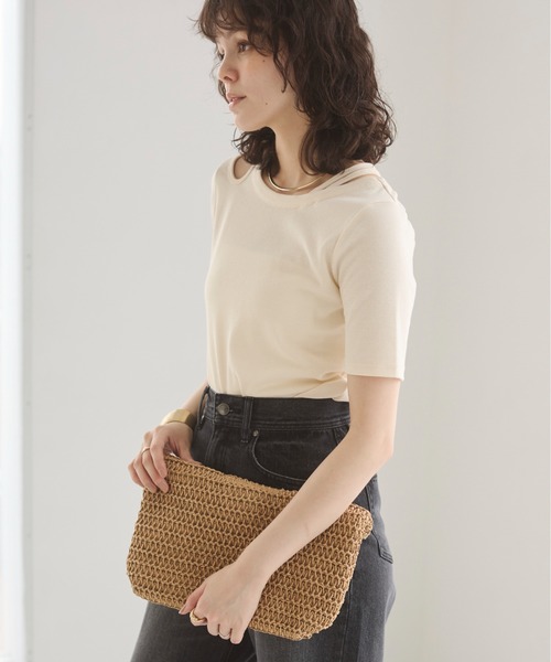 ANGIE(アンジー)の「アシンメトリー カットアウト トップス / 夏服(Tシャツ/カットソー・レディース・アイボリー/ブラック/カーキ/ブラウン・FREE)」の21枚目の写真