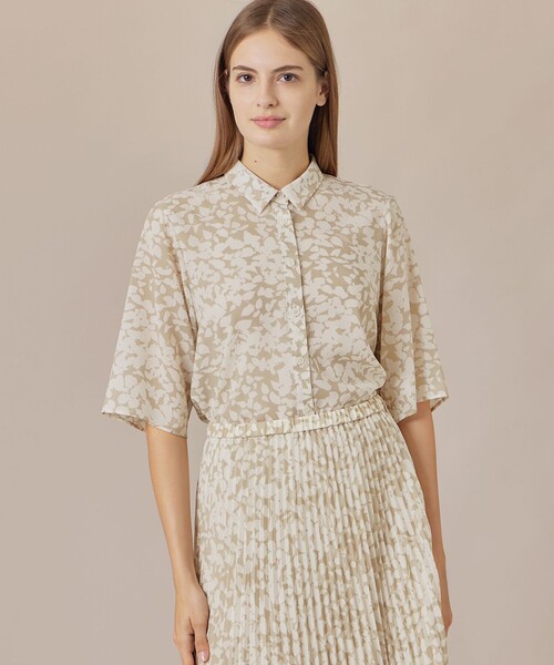 MACKINTOSH LONDON（マッキントッシュ ロンドン）の「【WEB・一部店舗限定】シルエットフラワーブラウス（シャツ/ブラウス・レディース・ブラック/ベージュ・38）」の2枚目の写真