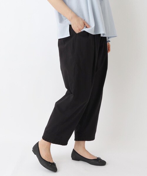 one'sterrace(ワンズテラス)の「ワッシャー 裾プリーツパンツ(その他パンツ・レディース・アイボリー系8/ブラック系8/ブルー系その他7・02)」の2枚目の写真