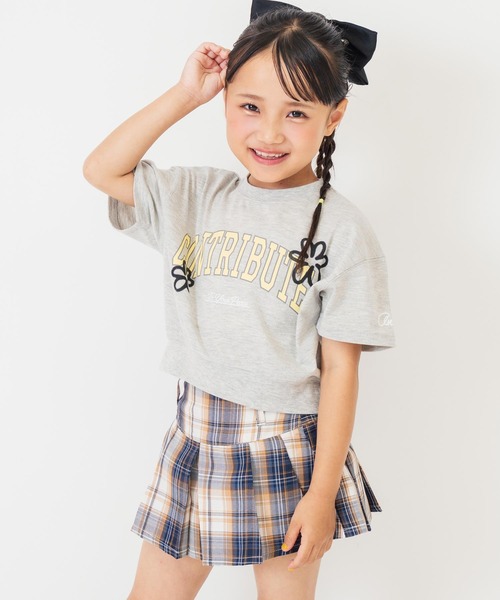 ANAP kids(アナップキッズ)の「カレッジ フラワー スプレー クロップド Tシャツ 【ジュニアお揃い】(Tシャツ/カットソー・キッズ・ライトイエロー/ライトグレー/ブラック・110cm/120cm/130cm)」の1枚目の写真