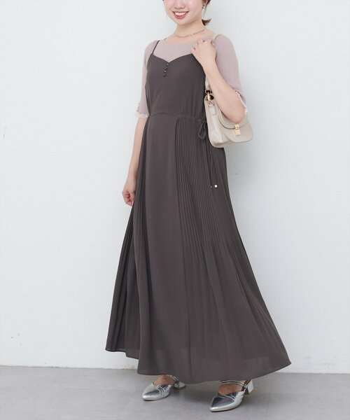 natural couture(ナチュラルクチュール)の「【canami】両サイドプリーツキャミワンピース(ワンピース・レディース・その他1/モカ/その他2/アイボリー/チャコールグレー・SMALL/FREE)」の3枚目の写真