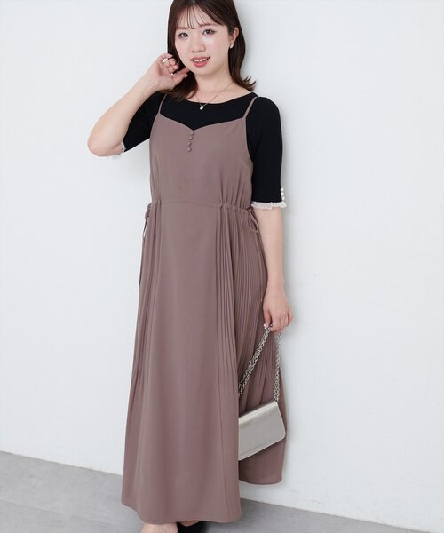 natural couture(ナチュラルクチュール)の「【canami】両サイドプリーツキャミワンピース(ワンピース・レディース・その他1/モカ/その他2/アイボリー/チャコールグレー・SMALL/FREE)」の4枚目の写真