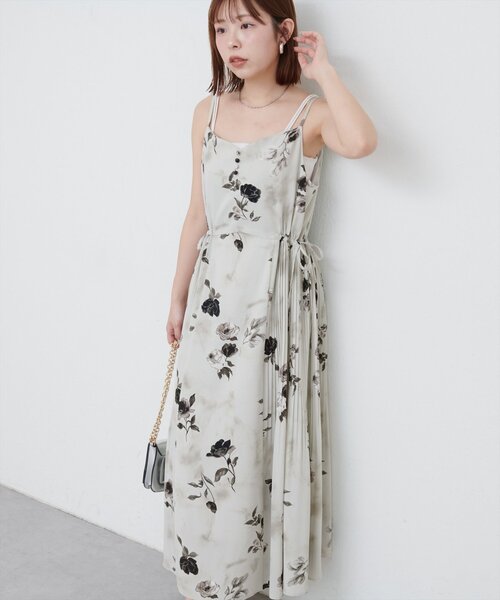 natural couture(ナチュラルクチュール)の「【canami】両サイドプリーツキャミワンピース(ワンピース・レディース・その他1/モカ/その他2/アイボリー/チャコールグレー・SMALL/FREE)」の7枚目の写真