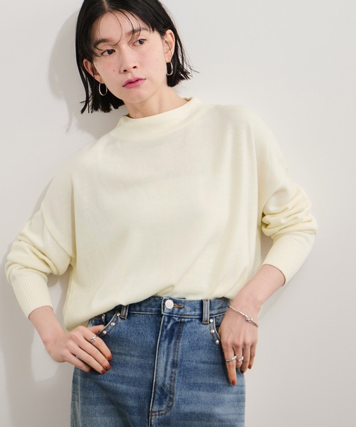 le cercle ADAM ET ROPE'(ルセルクルアダムエロペ)の「ウール混バックリンキングボトルネックニットプルオーバー(ニット/セーター・レディース・ホワイト系その他/グリーン/ブラック系その他/グレー・FREE)」の2枚目の写真