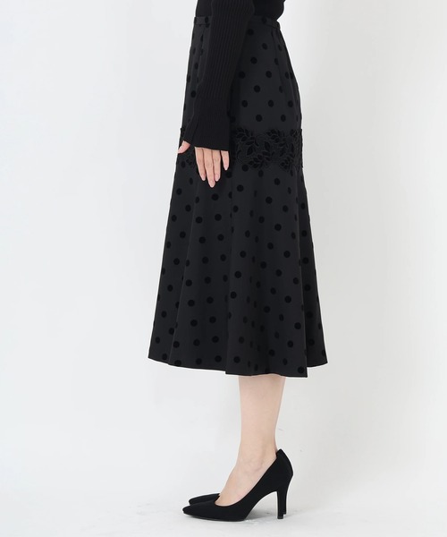 STRAWBERRY-FIELDS(ストロベリーフィールズ)の「フロッキードロップス_ソフトマーメイドスカート(スカート・レディース・グレー/ブラック・1/2)」の8枚目の写真