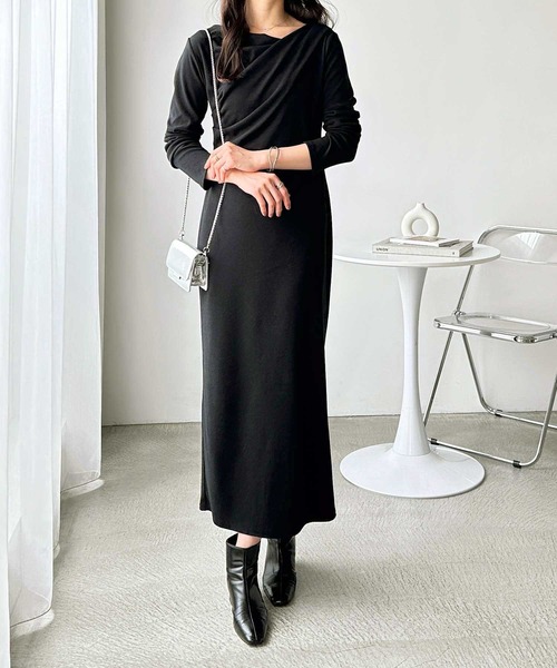 黒いドレープデザインワンピース ZARA 黒 ドレープデザイン ワンピース - メルカリ