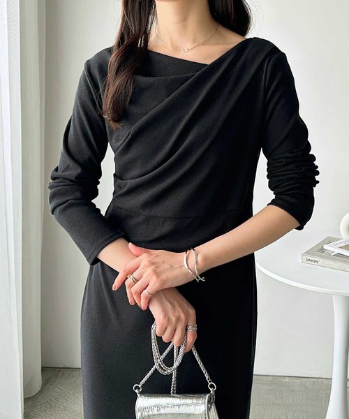 GeeRA（ジーラ）の「オフショル風ドレープデザインロングワンピース（ワンピース・レディース・チャコールグレー/ブラック・MEDIUM/LARGE/X-LARGE）」の3枚目の写真