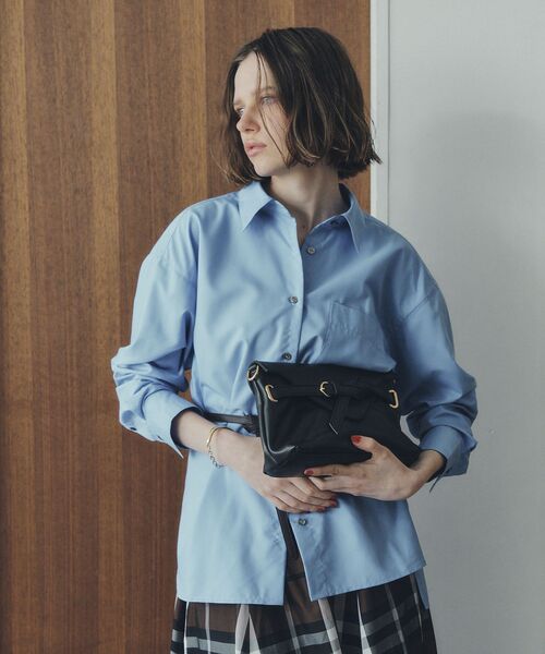 YECCA VECCA(イェッカヴェッカ)の「ベルトデザインチェーンバッグ(ショルダーバッグ・レディース・ブラック/ブロンズ・FREE)」の5枚目の写真