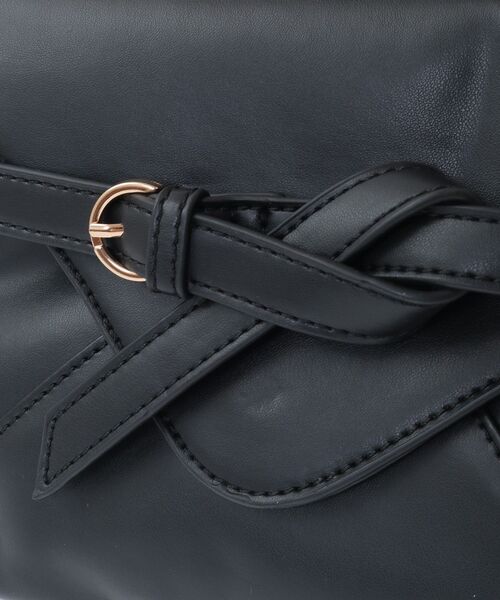 YECCA VECCA(イェッカヴェッカ)の「ベルトデザインチェーンバッグ(ショルダーバッグ・レディース・ブラック/ブロンズ・FREE)」の15枚目の写真