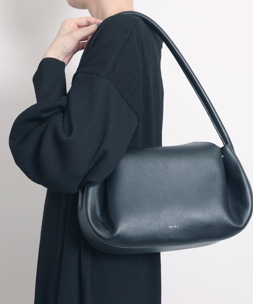 YArKA（ヤーカ）の「【YArKA/ヤーカ】real leather one shoulder tuck bag [fupaqi] / タックフォルムワンハンドルバッグ（トートバッグ・メンズ・ブラック・FREE）」の10枚目の写真