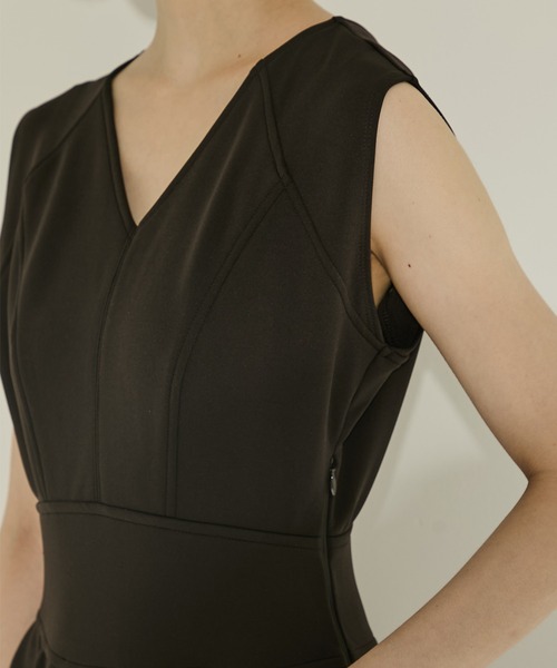 STUDIOUS（ステュディオス）の「【STUDIOUS/ステュディオス】BONDING BALLOON ONEPIECE/バウンディングバルーンワンピース/ノースリーブワンピース/ウォッシャブル（ワンピース・レディース・ブラック/ブラウン・1/2）」の20枚目の写真