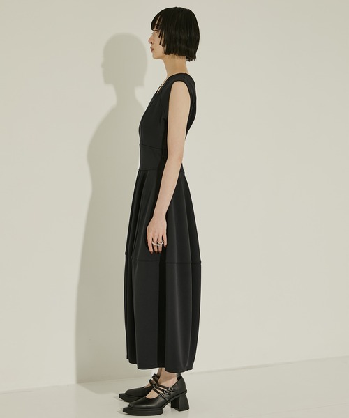 STUDIOUS（ステュディオス）の「【STUDIOUS/ステュディオス】BONDING BALLOON ONEPIECE/バウンディングバルーンワンピース/ノースリーブワンピース/ウォッシャブル（ワンピース・レディース・ブラック/ブラウン・1/2）」の9枚目の写真