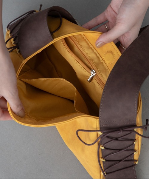 VACANCY（ヴァカンシー）の「サイドリボン配色ハンドバッグ（ハンドバッグ・レディース・ブラック/チャコールグレー/イエロー・FREE）」の9枚目の写真