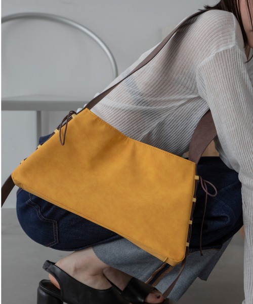 VACANCY（ヴァカンシー）の「サイドリボン配色ハンドバッグ（ハンドバッグ・レディース・ブラック/チャコールグレー/イエロー・FREE）」の11枚目の写真