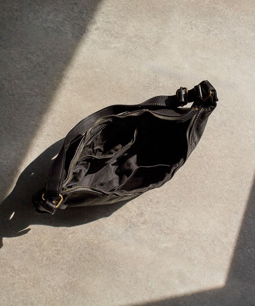 ROSE BUD(ローズバッド)の「(MILLELA FIRENZE)GARMENT DYED SHOULDER BAG(ショルダーバッグ・レディース・ブラック・ONE SIZE)」の7枚目の写真