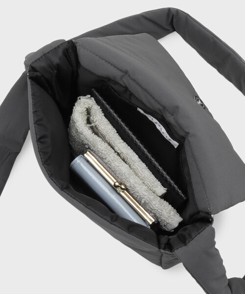 THE SHOP TK (ザ ショップ ティーケー )の「パテッドミニショルダー(ショルダーバッグ・メンズ・ブラック/ブルー系その他/チャコールグレー・00)」の18枚目の写真