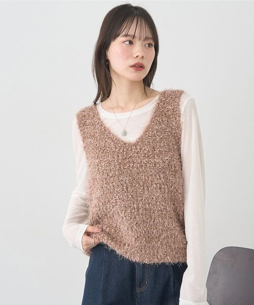 earth music&ecology(アースミュージックアンドエコロジー)の「ポンポンヤーンベスト(ベスト・レディース・アイボリー/ライトグレー/モカ・FREE)」の6枚目の写真