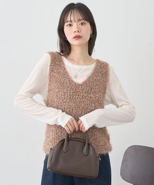 earth music&ecology(アースミュージックアンドエコロジー)の「ポンポンヤーンベスト(ベスト・レディース・アイボリー/ライトグレー/モカ・FREE)」の7枚目の写真