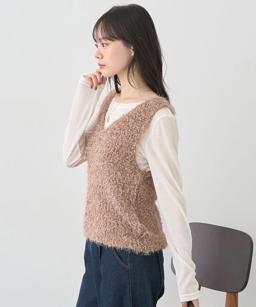 earth music&ecology(アースミュージックアンドエコロジー)の「ポンポンヤーンベスト(ベスト・レディース・アイボリー/ライトグレー/モカ・FREE)」の8枚目の写真