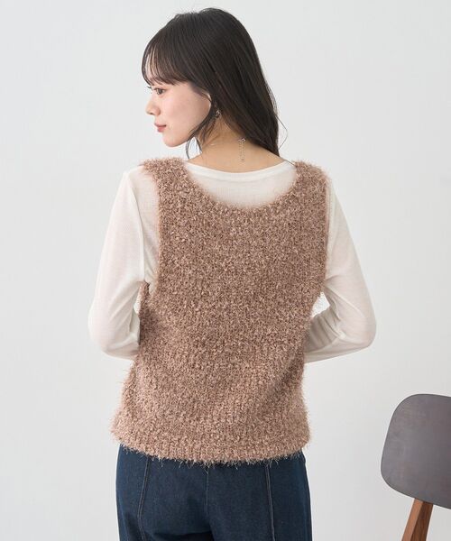 earth music&ecology(アースミュージックアンドエコロジー)の「ポンポンヤーンベスト(ベスト・レディース・アイボリー/ライトグレー/モカ・FREE)」の9枚目の写真