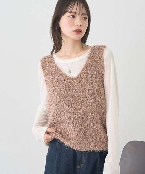 earth music&ecology(アースミュージックアンドエコロジー)の「ポンポンヤーンベスト(ベスト・レディース・アイボリー/ライトグレー/モカ・FREE)」の2枚目の写真