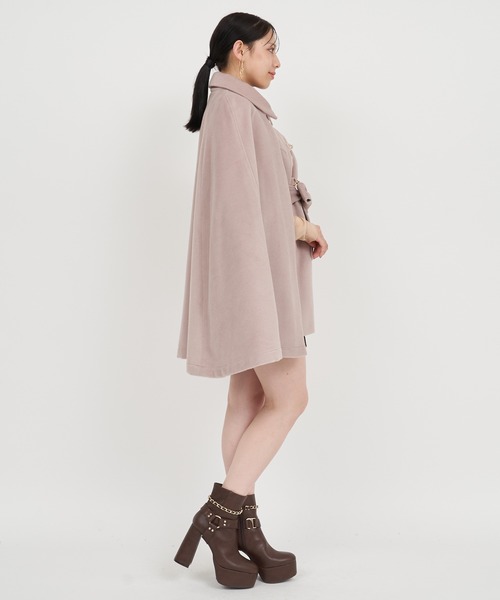 ROYAL PARTY(ロイヤルパーティー)の「ビット付ケープコート(その他アウター・レディース・ブラック/ピンクベージュ/オフホワイト・FREE)」の4枚目の写真