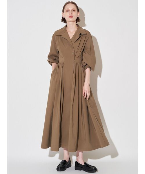 オープンカラーフィット＆フレアワンピース（ワンピース