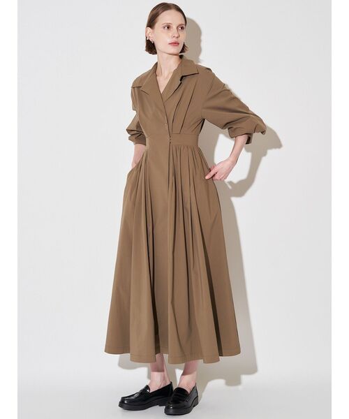 ELENDEEK（エレンディーク）の「オープンカラーフィット＆フレアワンピース（ワンピース・レディース・ブルー/カーキ/ネイビー・02/01）」の5枚目の写真