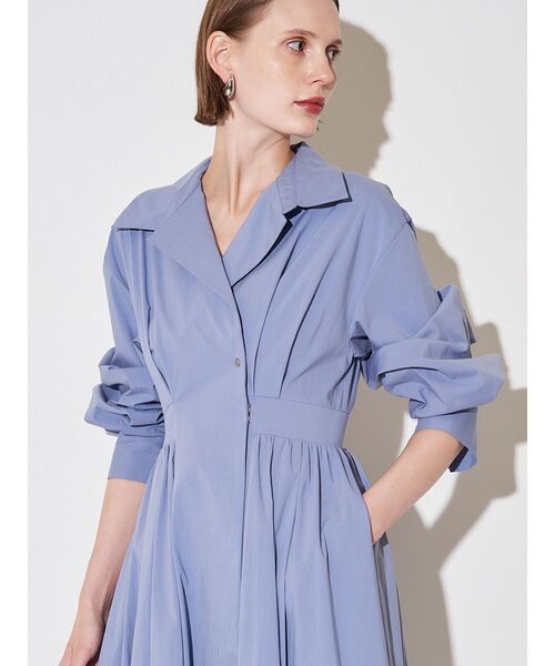 ELENDEEK（エレンディーク）の「オープンカラーフィット＆フレアワンピース（ワンピース・レディース・ブルー/カーキ/ネイビー・02/01）」の16枚目の写真