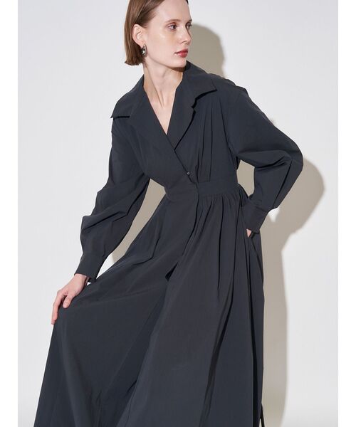 ELENDEEK（エレンディーク）の「オープンカラーフィット＆フレアワンピース（ワンピース・レディース・ブルー/カーキ/ネイビー・02/01）」の17枚目の写真