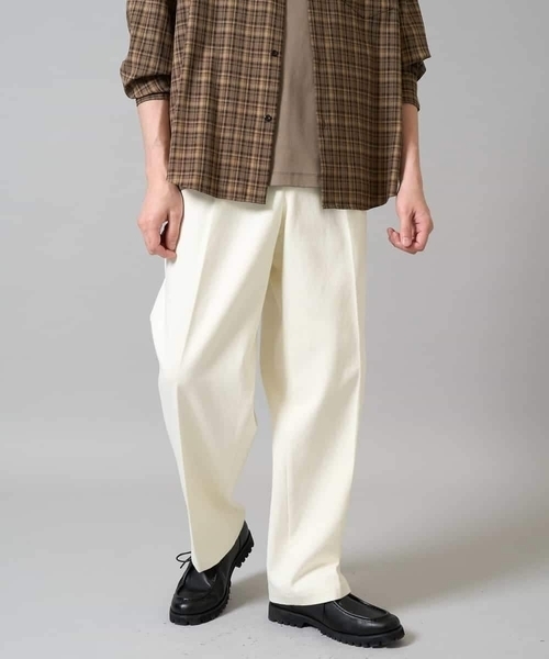 a.v.v（アーヴェヴェ）の「【イージーケア/毛玉になりにくい】ワンタックワイドデニムスラックス【ストレッチ/洗濯機で洗える】（その他パンツ・メンズ・アイボリー・48/46）」の10枚目の写真