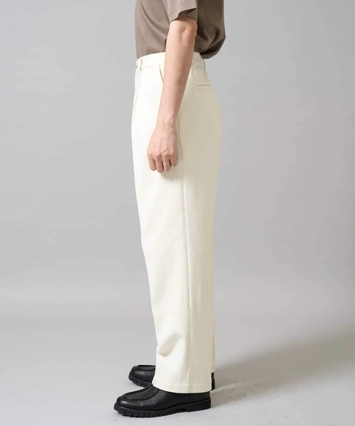 a.v.v（アーヴェヴェ）の「【イージーケア/毛玉になりにくい】ワンタックワイドデニムスラックス【ストレッチ/洗濯機で洗える】（その他パンツ・メンズ・アイボリー・48/46）」の8枚目の写真