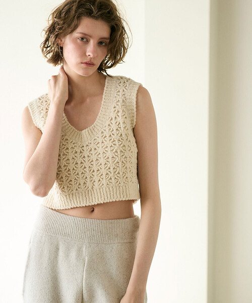 WALANCE(ワランス)の「WALANCE | クロシェ ダブルニットベスト WOMEN(ベスト・レディース・ベージュ系その他/チャコール・F)」の10枚目の写真