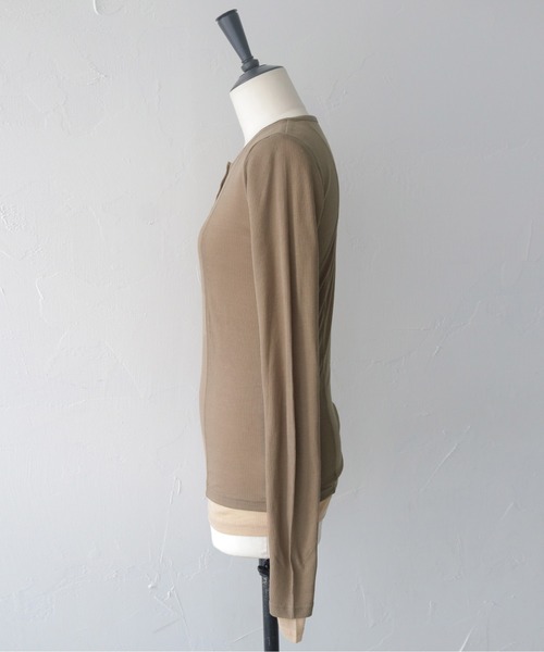 CLEIO（クレイオ）の「【CLEIO】２ピースヘンリーネックセミシアートップス 2-PIECE HENLEY NECK SEMI-SHEER TOP/980-14615（Tシャツ/カットソー・レディース・チャコール/ブラウン・FREE）」の5枚目の写真