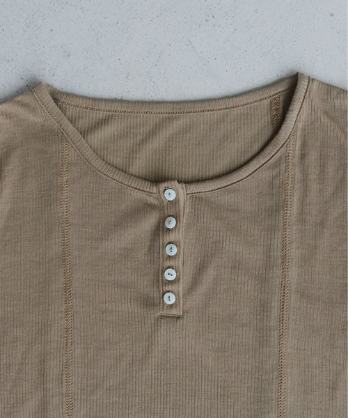 CLEIO（クレイオ）の「【CLEIO】２ピースヘンリーネックセミシアートップス 2-PIECE HENLEY NECK SEMI-SHEER TOP/980-14615（Tシャツ/カットソー・レディース・チャコール/ブラウン・FREE）」の7枚目の写真