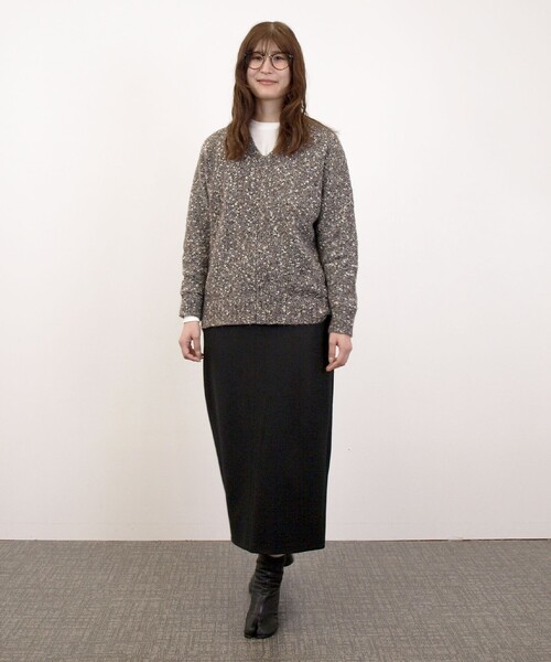 J.PRESS YORK STREET(ジェイプレスヨークストリート)の「【WOMEN】ファンシーヤーン Vネックニット(ニット/セーター・レディース・レッド系5/ブルー系5/ライトグレー系5・F)」の4枚目の写真