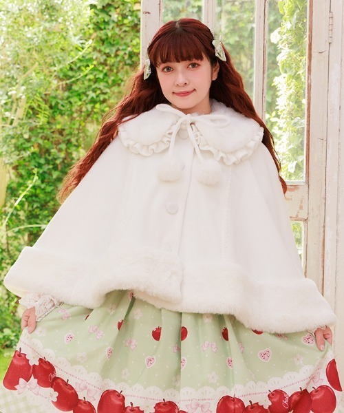 Chalmiere ケープ　コート　ホワイト Chalmiere（シャルミエール）の「ドーリーケープ（ピーコート）」 - WEAR