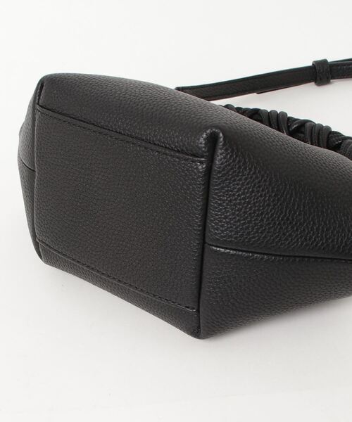 GANNI（ガニー）の「GANNI Ganni Bou Bag Mini Grained ガニー ボウバッグ ミニ ハンドバッグ（ハンドバッグ・レディース・ブラック・FREE）」の14枚目の写真