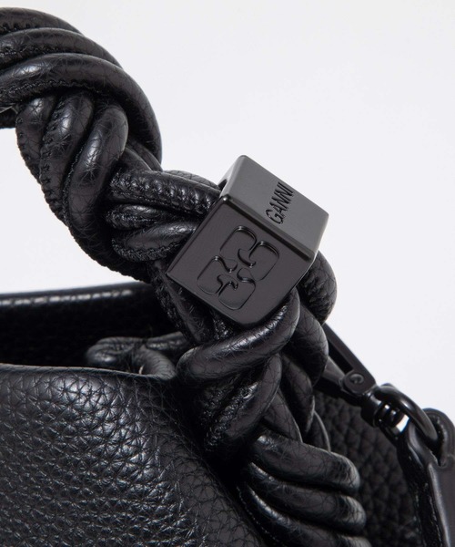 GANNI（ガニー）の「GANNI Ganni Bou Bag Mini Grained ガニー ボウバッグ ミニ ハンドバッグ（ハンドバッグ・レディース・ブラック・FREE）」の10枚目の写真