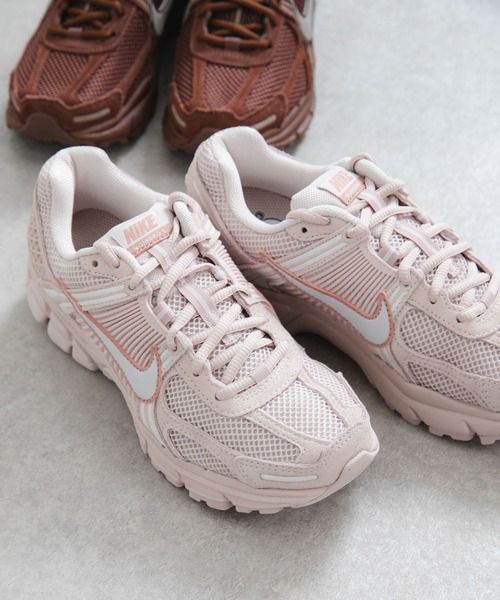 NIKE（ナイキ）の「NIKE　ズームボメロ 5 GLD（スニーカー・レディース・ブラウン系その他/ピンク系その他・25/23.5/24.5/24）」の8枚目の写真