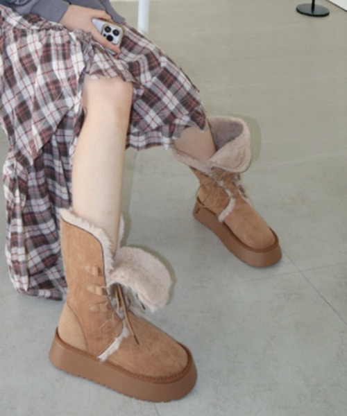 Vipoa（ヴィポア）の「Lace up camel boa boots（ブーツ・レディース・ベージュ・LARGE/MEDIUM/SMALL）」の4枚目の写真