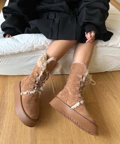 Vipoa（ヴィポア）の「Lace up camel boa boots（ブーツ・レディース・ベージュ・LARGE/MEDIUM/SMALL）」の19枚目の写真